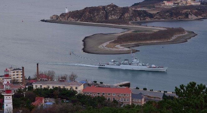 贊！網(wǎng)友俯拍解放軍旅順軍港