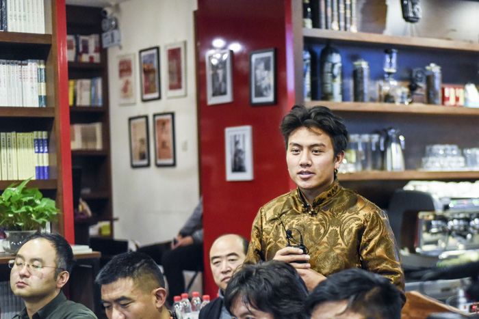 安久家族老八：我們的家族一直在做技藝的傳承，這是我們的使命，我們應(yīng)該承擔(dān)起來。希望能用我學(xué)到的知識(shí)，把我們家族的技藝推廣到更廣大的市場。