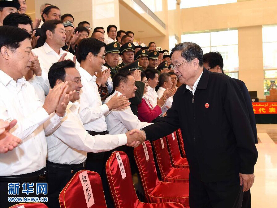 9月28日，中共中央政治局常委、全國政協(xié)主席、中央代表團團長俞正聲率中央代表團部分成員赴祖國最西端的新疆克孜勒蘇柯爾克孜自治州看望慰問各族干部群眾。這是俞正聲接見克州有關負責同志、各界人士代表和援疆干部代表。新華社記者 饒愛民 攝