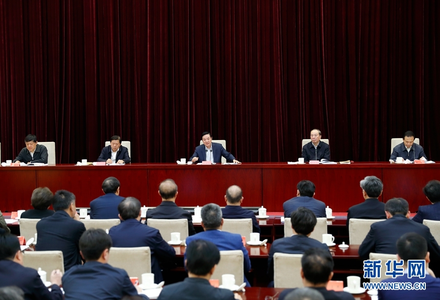 4月13日，中央宣傳部、中央政法委在北京召開貫徹落實《關于進一步把社會主義核心價值觀融入法治建設的指導意見》電視電話會議。中共中央政治局委員、中央書記處書記、中宣部部長劉奇葆出席會議并講話。新華社記者丁海濤攝