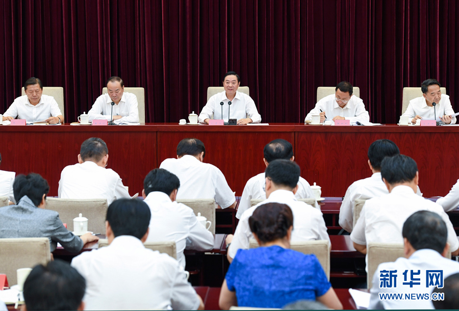7月28日，中宣部在北京召開全國宣傳部長專題工作會議，學習貫徹習近平總書記在省部級主要領導干部專題研討班上的重要講話精神。中共中央政治局委員、中央書記處書記、中宣部部長劉奇葆出席會議并講話。新華社記者張領攝