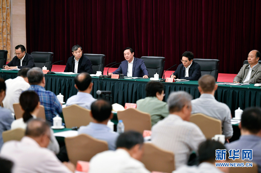 9月7日，中共中央政治局委員、中央書記處書記、中宣部部長劉奇葆在北京出席全國電視劇工作座談會并講話。 新華社記者 燕雁 攝


