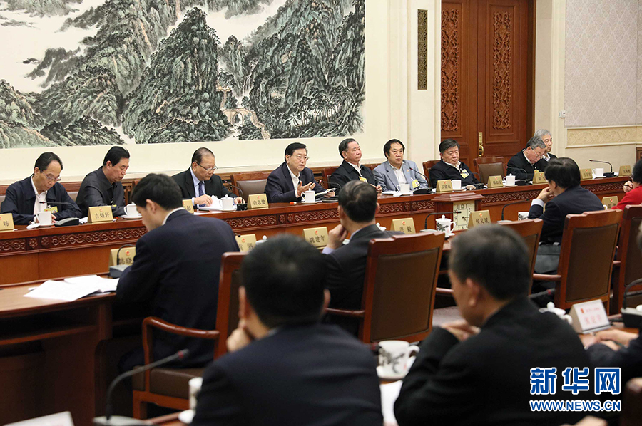 12月23日，十二屆全國人大常委會第三十一次會議舉行分組會議，審議監察法草案二次審議稿等。張德江委員長參加審議。 新華社記者劉衛兵攝