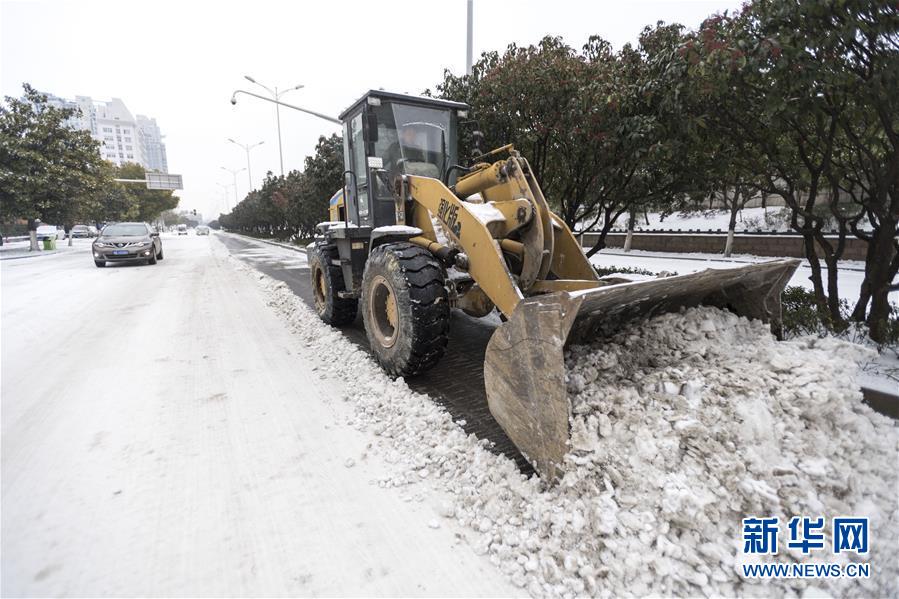 （新華全媒頭條）（9）雨雪冰凍中，他們奮力前行——基層黨員干群抗擊冰雪災(zāi)害紀實