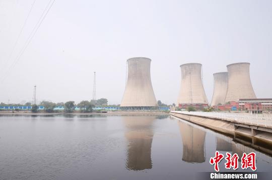 按照規劃，位于首鋼園區內的滑雪大跳臺建成后將成為世界首例永久保留和使用的單板大跳臺場地。圖為單板大跳臺選址所在地。　韓海丹 攝