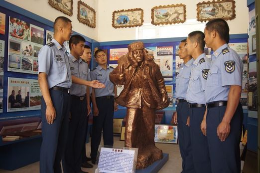 【網(wǎng)絡(luò)媒體國防行】軍中小能手！漠河雷達(dá)站里，別樣軍旅文化生活讓人“驚艷”