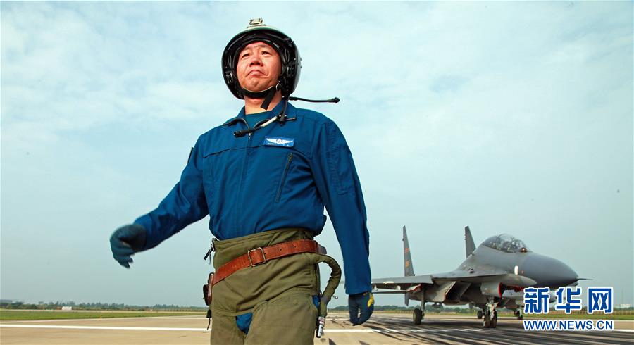 （新華全媒頭條·圖文互動）（1）戰(zhàn)鷹，為祖國奮飛——記空軍航空兵某旅旅長、特級飛行員郝井文