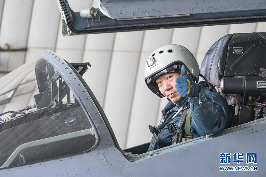 （新華全媒頭條·圖文互動）（4）戰(zhàn)鷹，為祖國奮飛——記空軍航空兵某旅旅長、特級飛行員郝井文