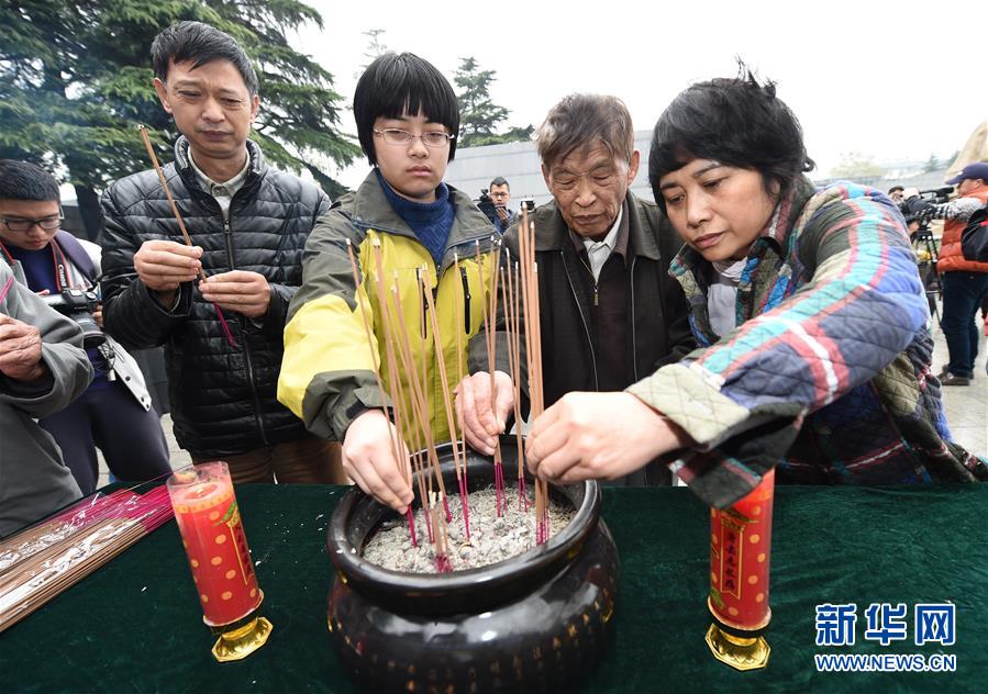 （新華全媒頭條·圖文互動）（8）不忘初心使命 永立時(shí)代潮頭——寫在中國共產(chǎn)黨成立98周年之際