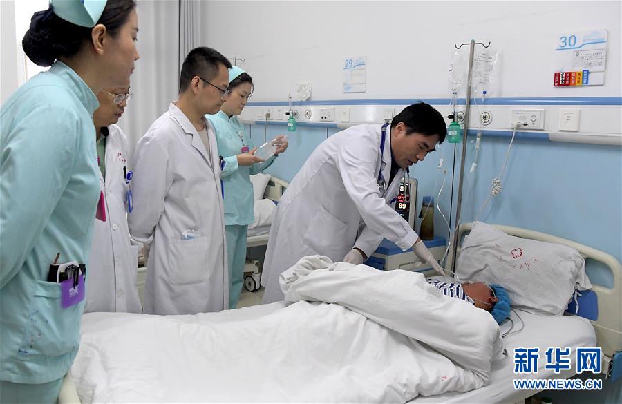 （中國網(wǎng)事·感動2019·圖文互動）（7）為艾滋病患者主刀的醫(yī)生馮秀嶺：每個(gè)生命都值得尊重