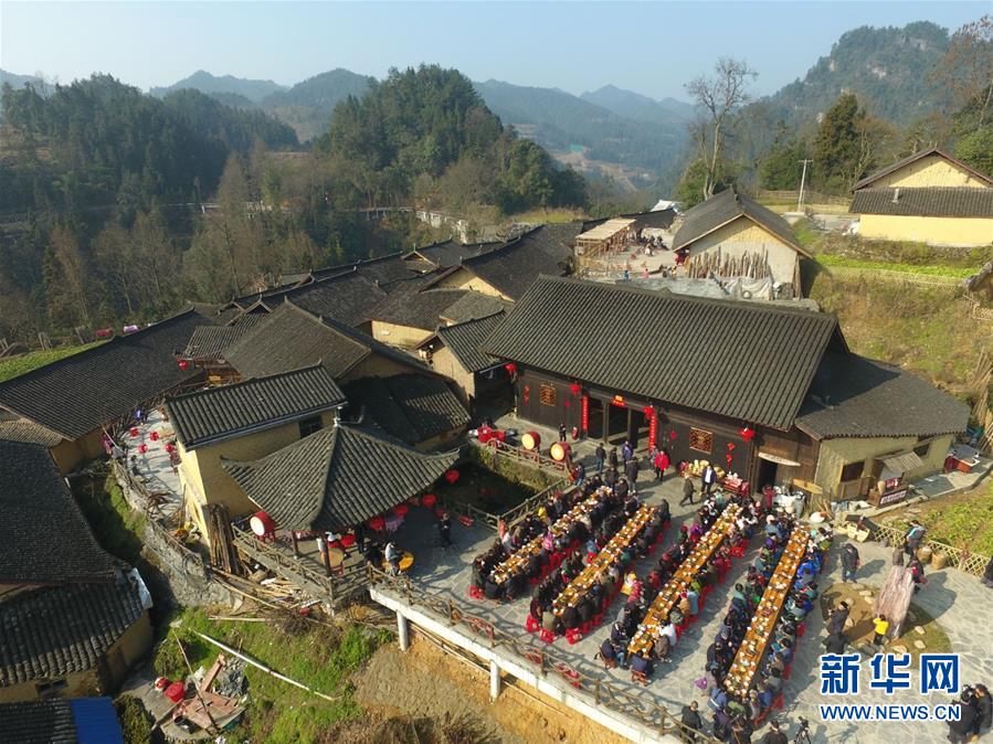 （集中連片特困地區(qū)貧困村調(diào)研行·圖文互動）（4）精準扶貧結(jié)出“幸福果”——湖南花垣縣十八洞村脫貧調(diào)查