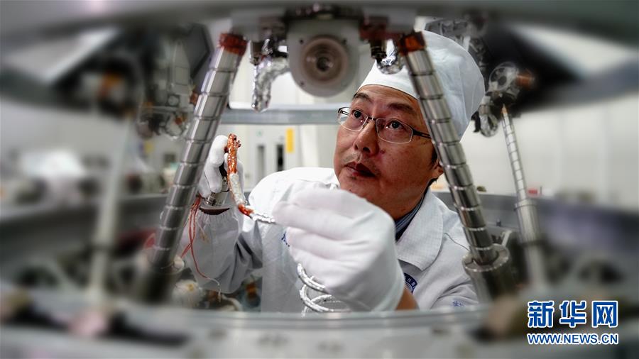 （德耀中華·圖文互動）（1）王曙群：“腳踏實(shí)地、仰望星空”的大國工匠