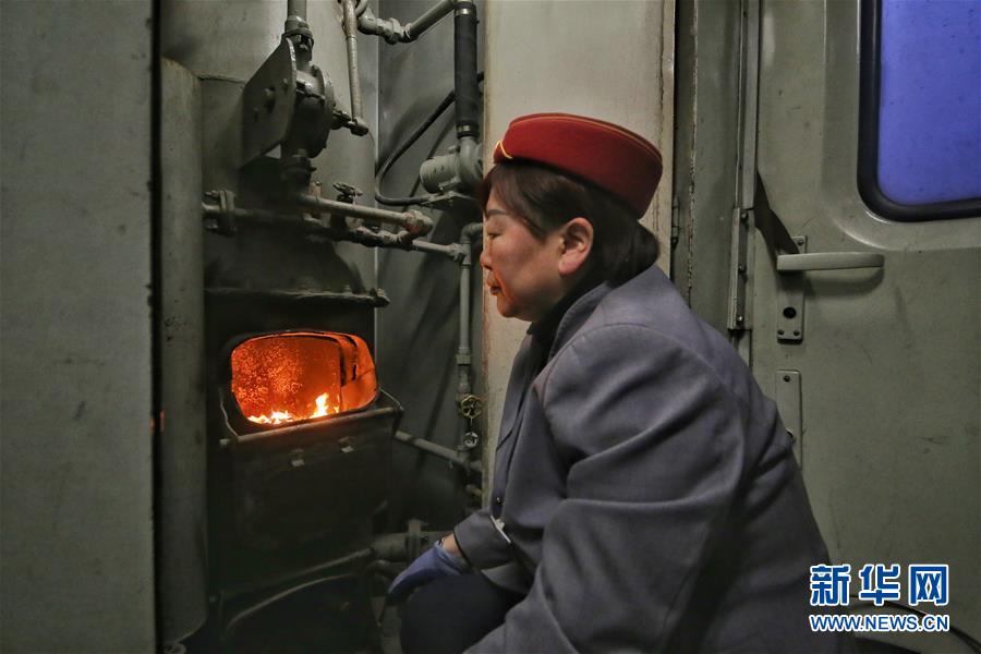 （新春走基層·圖文互動）（2）小康路上，與“小慢車”同行——長白山區(qū)綠皮火車二三事