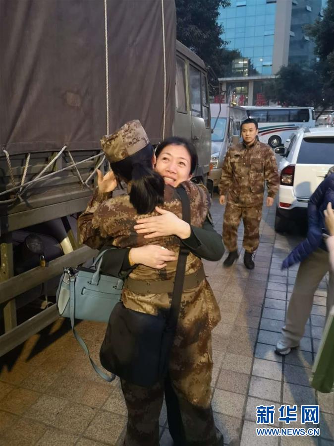 （新型肺炎疫情防控）（1）陸軍軍醫大學醫療隊連夜馳援武漢