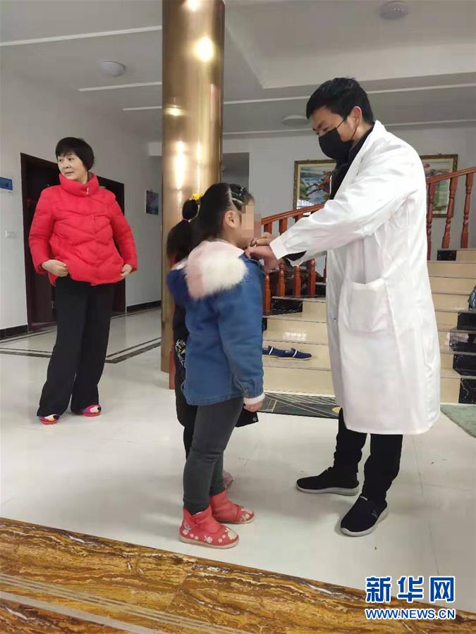 （聚焦疫情防控·圖文互動）（3）從武漢返鄉(xiāng)的一家人：“鄰里情割不斷，自行隔離是義務”
