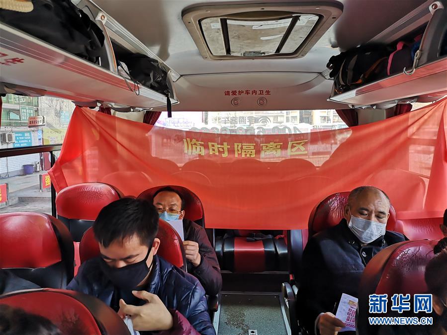 （做好六穩工作 應對復雜局面·圖文互動）（2）四川：“點對點、一站式”送農民工安全返崗