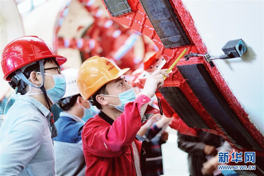 （在習近平新時代中國特色社會主義思想指引下——新時代新作為新篇章·習近平總書記關切事·圖文互動）（1）最有力的支撐，最堅決的攀登——記錄奮戰(zhàn)在復工復產(chǎn)一線的科技工作者