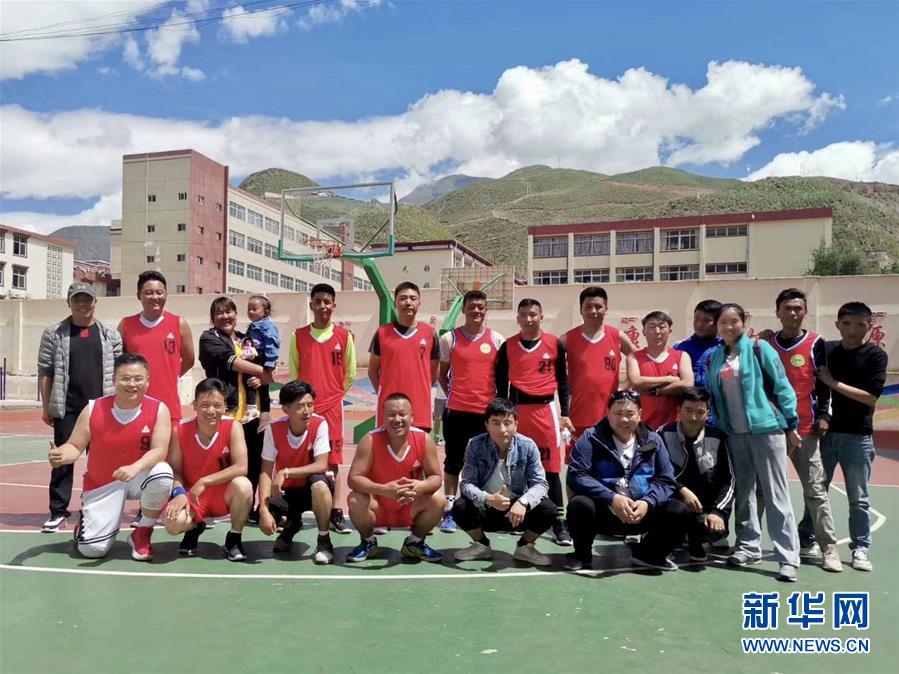 （在習近平新時代中國特色社會主義思想指引下——新時代新作為新篇章·習近平總書記關切事·圖文互動）（2）青春做伴，西部放歌——走近扎根西部建設邊疆的大學生們