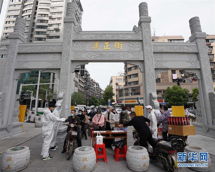 （新華全媒頭條·圖文互動(dòng)）（14）從人民中汲取磅礴力量——習(xí)近平總書(shū)記同出席2020年全國(guó)兩會(huì)人大代表、政協(xié)委員共商國(guó)是紀(jì)實(shí)