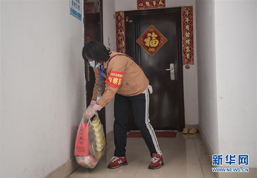 （在習(xí)近平新時代中國特色社會主義思想指引下——新時代新作為新篇章·習(xí)近平總書記關(guān)切事）（2）“平凡英雄”的力量——致敬堅(jiān)守戰(zhàn)“疫”一線的社區(qū)工作者 