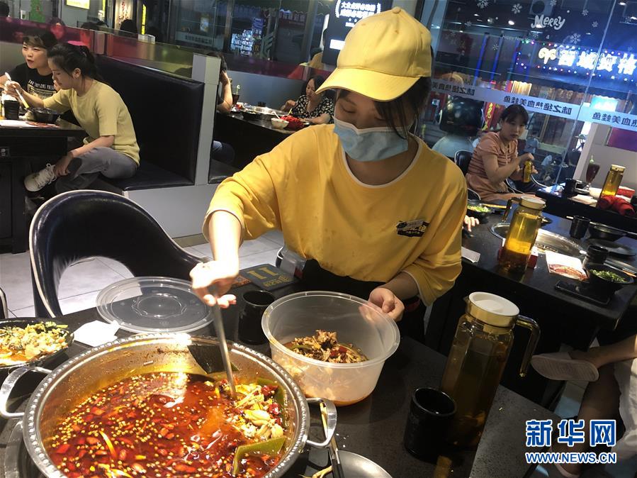 （在習近平新時代中國特色社會主義思想指引下——新時代新作為新篇章·習近平總書記關切事·圖文互動）（1）珍惜盤中餐，狠剎浪費風——各地積極行動堅決制止餐飲浪費