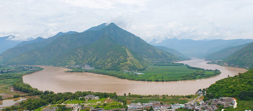 輕舟正過萬(wàn)重山——深入推動(dòng)長(zhǎng)江經(jīng)濟(jì)帶發(fā)展述評(píng)