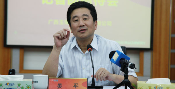 玉柴集團(tuán)公司董事局主席晏平——大家可能不一定認(rèn)識(shí)我，但是大家一定坐過裝配玉柴發(fā)動(dòng)機(jī)的客車、公交車，因?yàn)橛癫癜l(fā)動(dòng)機(jī)裝配在全國超過60%的客車、公交車上。玉柴發(fā)動(dòng)機(jī)能夠陪伴大家上班、回家、逛街，我很自豪。我們將繼續(xù)制造更多更好的綠色產(chǎn)品，造福社會(huì)和百姓。