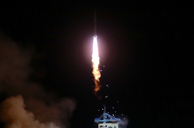 4月6日，搭載實踐十號衛星的長征二號丁運載火箭升空。