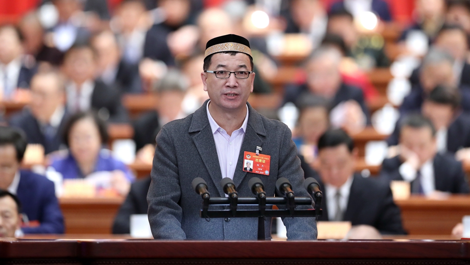新疆維吾爾自治區(qū)呼圖壁縣政協(xié)副主席、伊斯蘭教協(xié)會(huì)會(huì)長，呼圖壁縣城鎮(zhèn)陜西寺阿訇 楊杰