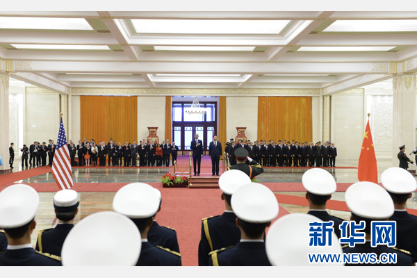 11月12日，國家主席習(xí)近平在北京人民大會堂舉行歡迎儀式，歡迎美國總統(tǒng)奧巴馬對中國進行國事訪問。 新華社記者 馬占成 攝