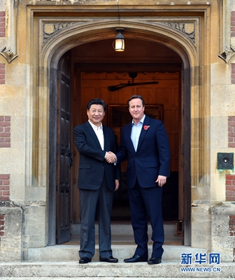 10月22日，國家主席習近平在契克斯首相鄉(xiāng)間別墅同英國首相卡梅倫再次會晤。 新華社記者 饒愛民 攝
