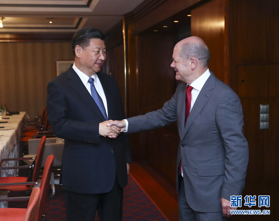 7月6日，國(guó)家主席習(xí)近平在漢堡會(huì)見(jiàn)漢堡市市長(zhǎng)肖爾茨。 新華社記者謝環(huán)馳 攝