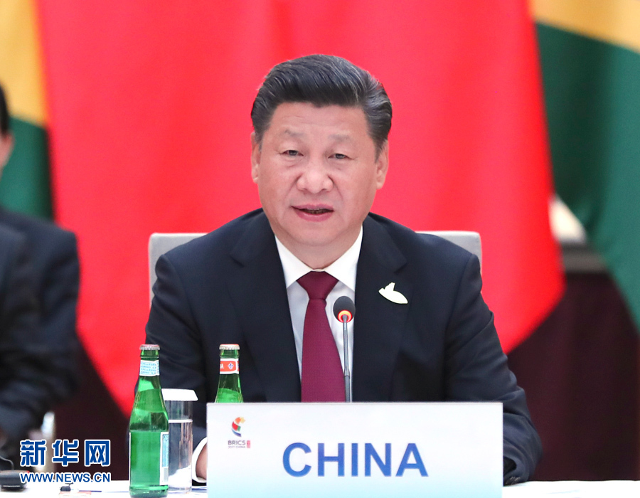 7月7日，國家主席習(xí)近平在德國漢堡主持金磚國家領(lǐng)導(dǎo)人非正式會(huì)晤，發(fā)表引導(dǎo)性講話和總結(jié)講話。 新華社記者 馬占成 攝