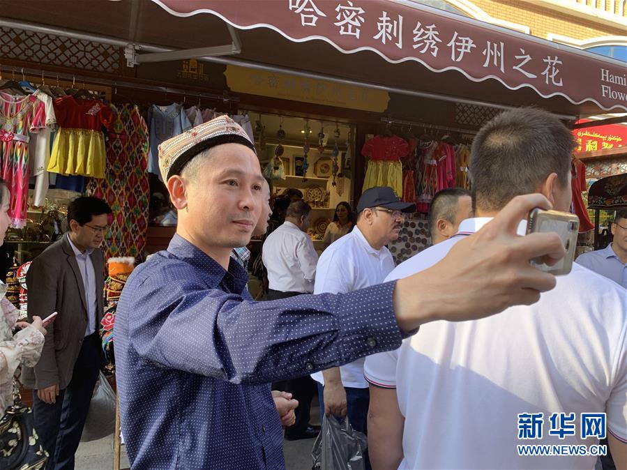 （圖文互動(dòng)）（4）多國駐華使節(jié)參訪新疆：中國反恐、去極端化經(jīng)驗(yàn)值得學(xué)習(xí)借鑒
